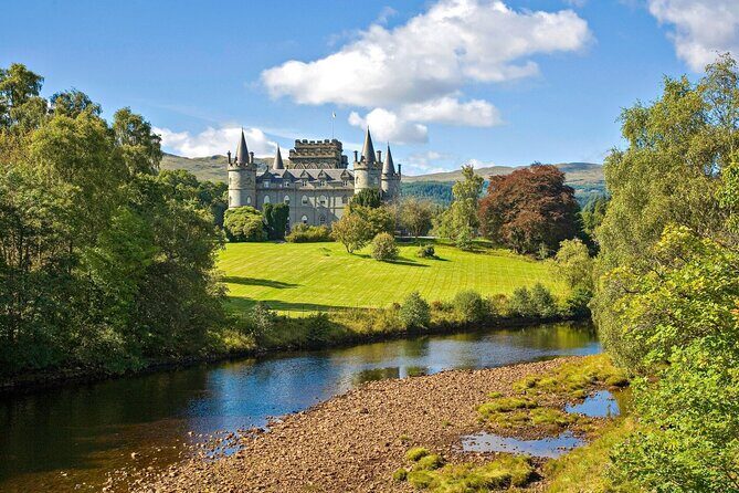 1 Day Castles, West Highlands and Loch Lomond Tour from Edinburgh - Kilchurn Castle ruins over Loch Awe: photo-stop pacing