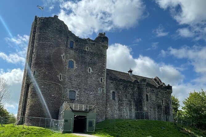 1 Day Castles, West Highlands and Loch Lomond Tour from Edinburgh - Luss at the end of the day: Loch Lomond atmosphere in a 30-minute hit