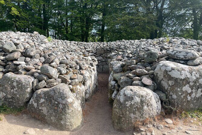 2-Day Outlander Experience Small Group Tour from Edinburgh - Day 2: Clava Cairns, Culloden, and the 1940s Inverness Switch