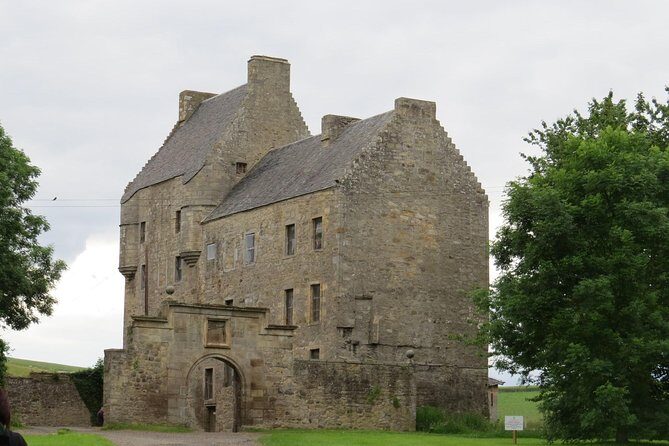 4-Day Outlander Trail Tour from Edinburgh Including Admissions - Day 4: Falkland and Culross filming-town charm, then Blackness Castle and Hopetoun near Edinburgh
