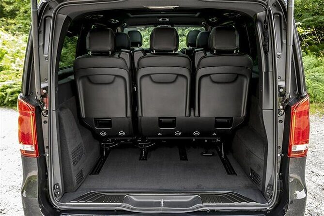 Arrival Transfer Edinburgh Airport EDI to Edinburgh by Minivan - From luggage claim to your driver: the meet-and-greet system