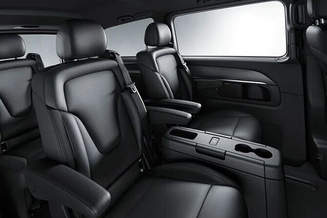 Arrival Transfer Edinburgh Airport EDI to Edinburgh by Minivan - The ride itself: Mercedes V-Class comfort and practical extras