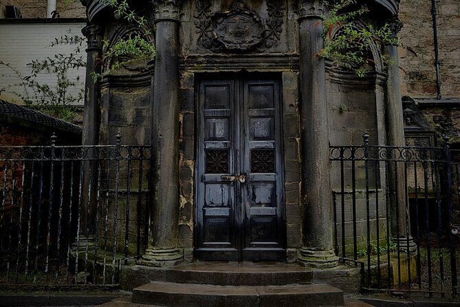 Dark History and Ghost Tour of Edinburgh - Evening timing: why a 6pm ghost tour works in Edinburgh
