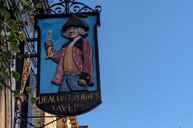 Dark History and Ghost Tour of Edinburgh - Stop 2: Mercat Cross, 17th-century life, and street-level darkness