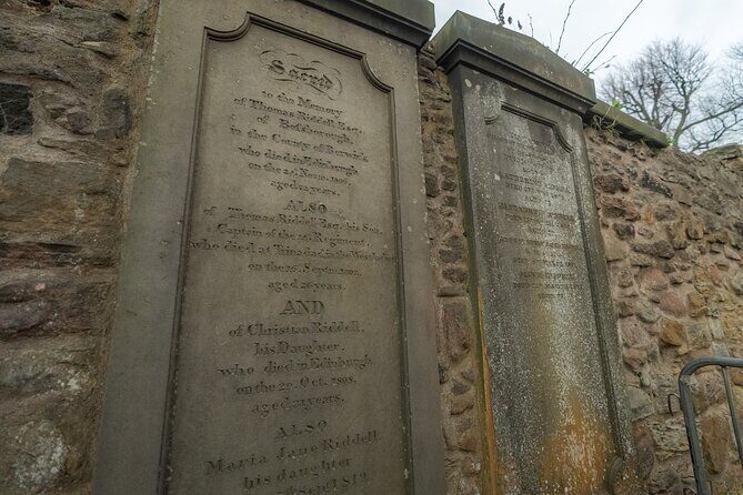 Dark History and Ghost Tour of Edinburgh - Stop 5: Grassmarket, executions, and famous names
