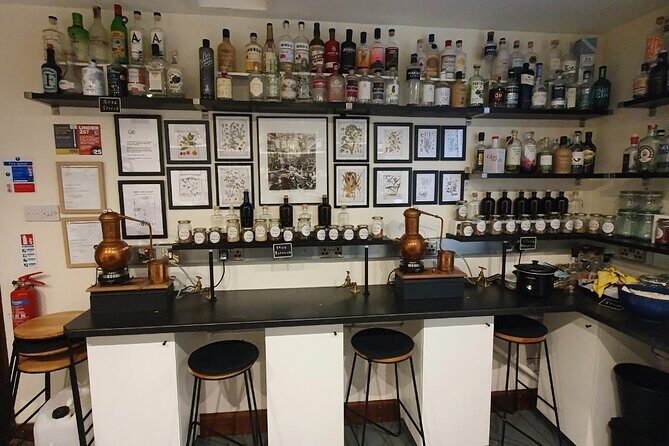Distill a bottle of Gin on mini copper stills - What happens after you arrive: welcome G&T and a quick run-through