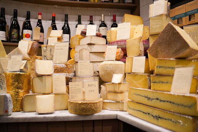 Eating Edinburgh: Old Town Food & Drinks Tour - Old Town Food and Drinks: Getting Your Bearings on Foot