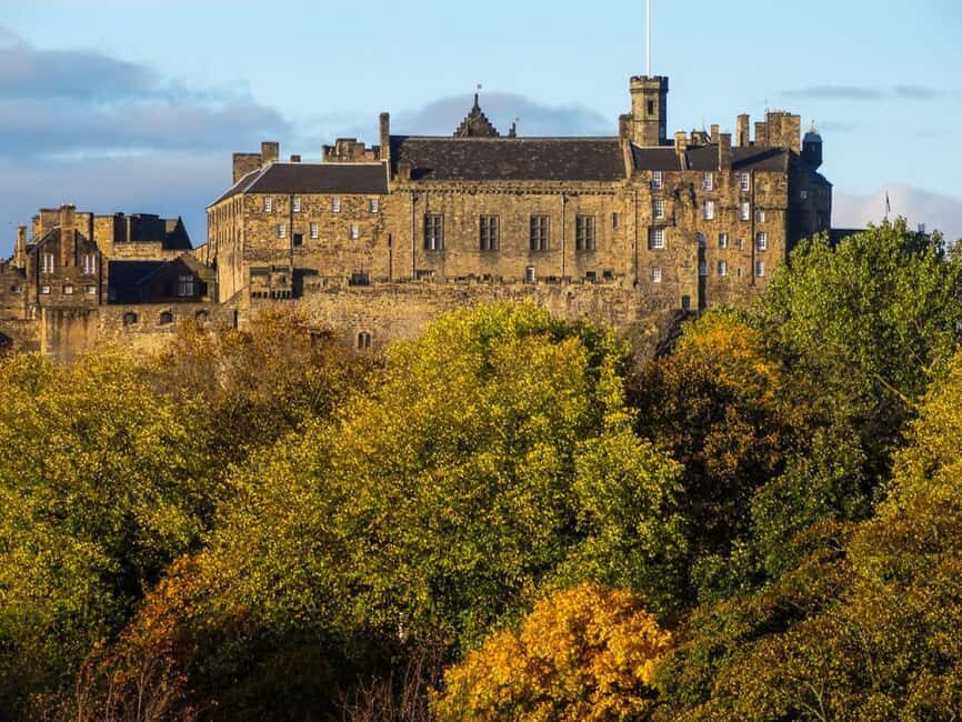 Edimbourg : Visite guidée privée en français avec Clémentine - Grassmarket and Greyfriars: Where the City Gets Its Personality