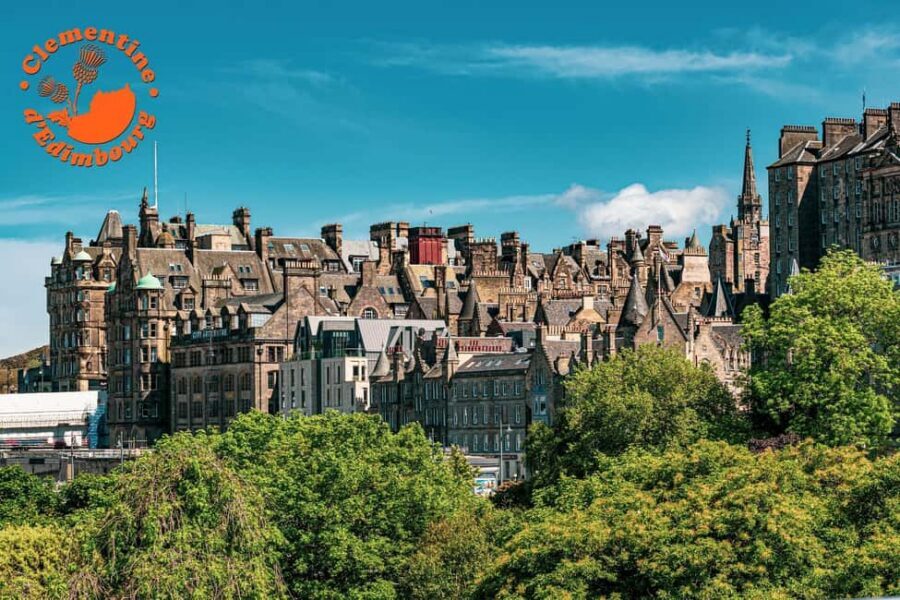 Edimbourg : Visite guidée privée en français avec Clémentine - Meeting at Adam Smith on the Royal Mile: Where the Tour Starts