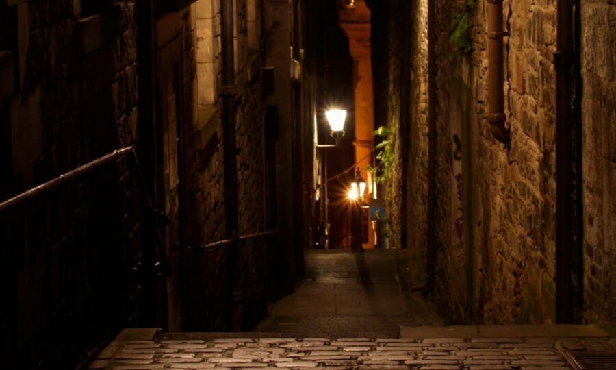 Edinburgh: 2-Hour Ghost Tour in Spanish - Key things to know before you go