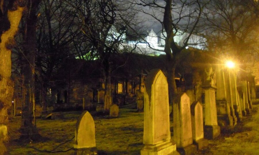 Edinburgh: 2-Hour Ghost Tour in Spanish - A 2-hour Edinburgh ghost tour in Spanish: what you’re really signing up for