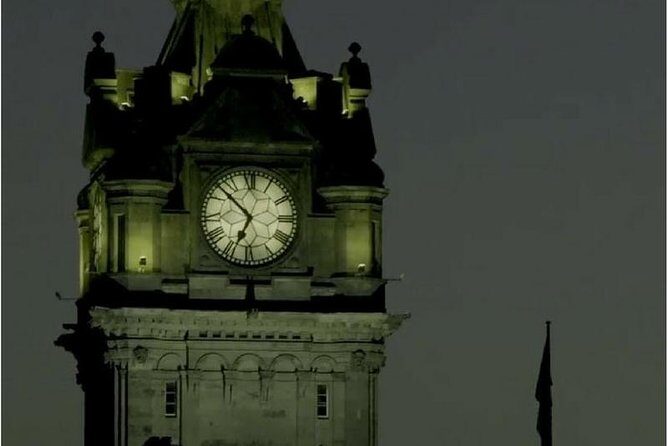Edinburgh 2 Hour Nighttime Ghost Tour Italian Tour Guide - Meeting on High Street and the Nightfall Rhythm