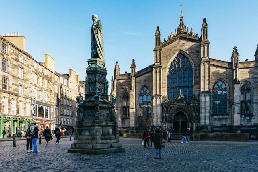Edinburgh: 3-Hour Guided Walking Tour - Starting at Usher Hall: a smart launch point for Old Town