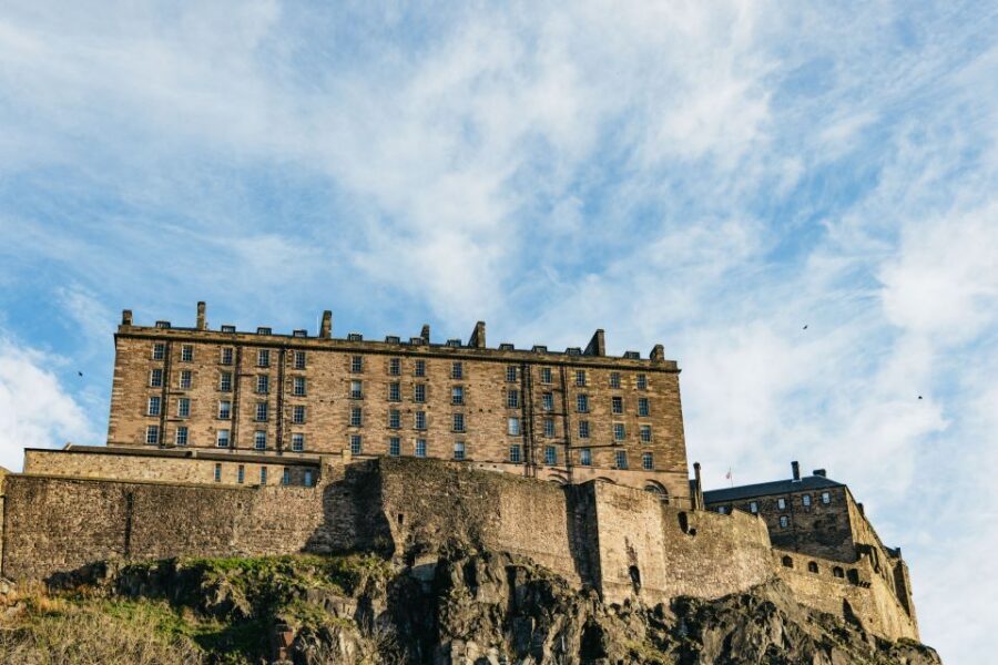 Edinburgh: 3-Hour Guided Walking Tour - Grassmarket and Milne’s Court: history with an edge