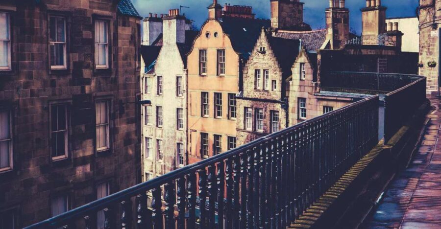 Edinburgh: 3-Hour Historical Walking Tour in Spanish - Start at 190 High Street: City Chambers to the Royal Mile Loop