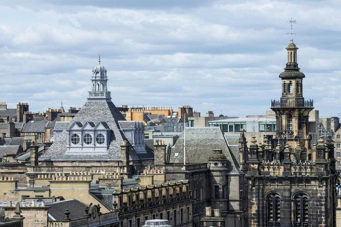 Edinburgh 3 Hour Walking Tour Italian Tour Guide - Getting started: 190 High St, then finishing by the National Museum