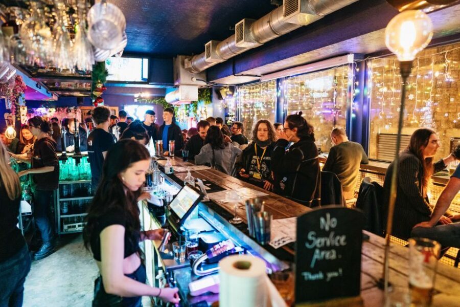 Edinburgh: 7 Bar Pub Crawl with 7 Shots & Discounts - Price Reality Check: What $16 Buys You in Edinburgh