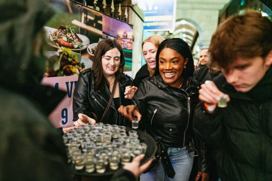 Edinburgh: 7 Bar Pub Crawl with 7 Shots & Discounts - Your Guide and Group: What the Best Nights Have in Common