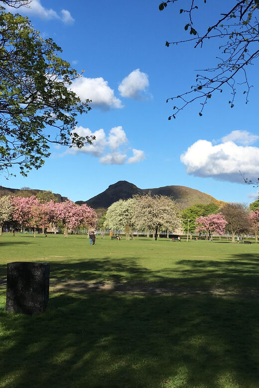 Edinburgh: a Scottish experience for Children in German - Entering the day in Edinburgh’s Meadows