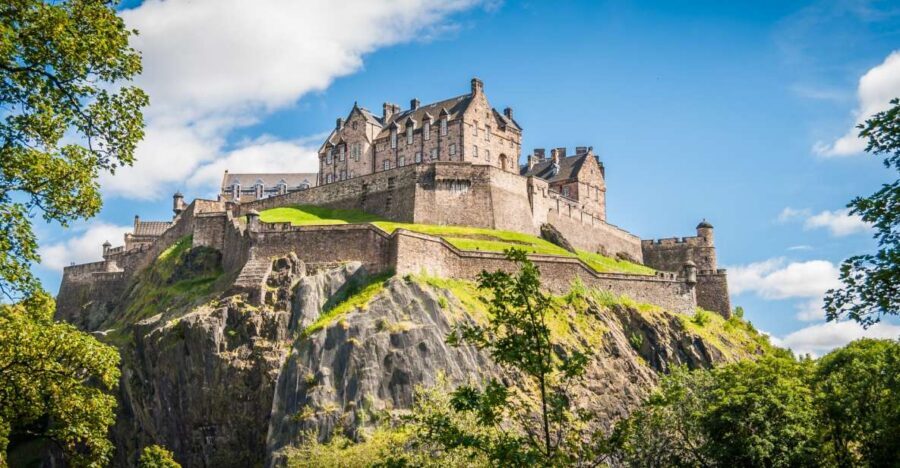 Edinburgh Castle: 120-Minute In-Depth Tour with Expert Guide - From Castlehill to the Esplanade: getting your bearings before the big stops