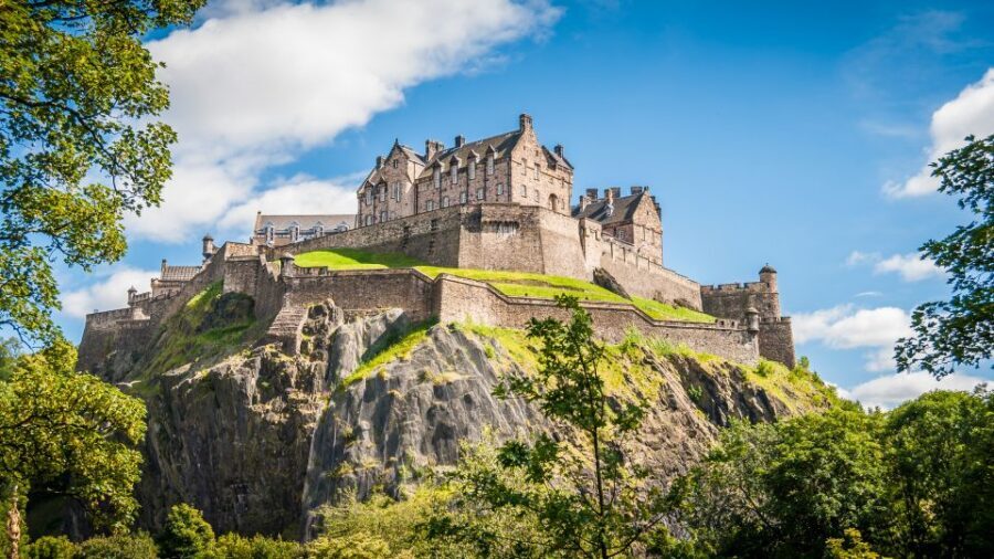 Edinburgh Castle: 120-Minute In-Depth Tour with Expert Guide - The Great Hall and Royal Palace areas: where the stories land