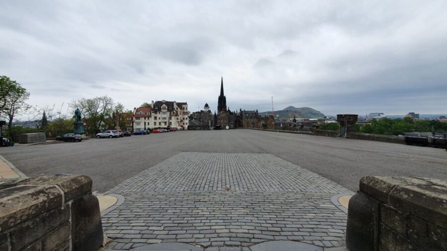 Edinburgh Castle: 120-Minute In-Depth Tour with Expert Guide - Who should book this tour (and who should rethink)