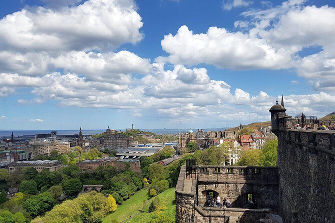 Edinburgh Castle Guided Walking Tour in English - A 90-Minute Royal Mile Start That Sets Up the Castle