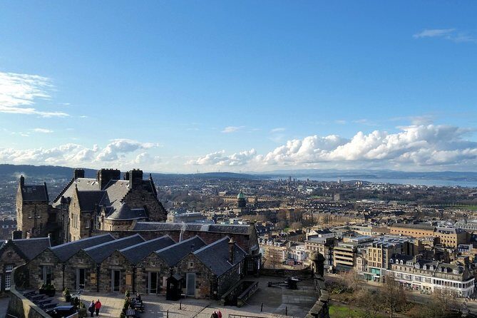 Edinburgh Castle Guided Walking Tour in English - The Guided Walk Up: Stories That Make the Viewpoints Click