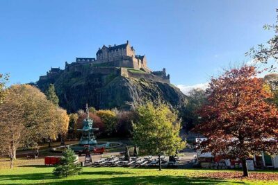 Edinburgh Castle: Guided Walking Tour with Entry Ticket - Meeting point: Advocates Close and the black umbrella clue