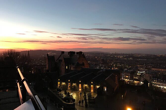 Edinburgh Castle: Guided Walking Tour with Entry Ticket - Inside the story: Great Hall and Royal Palace with the right context