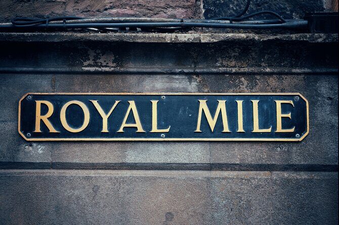 Edinburgh Castle & Old Town Small Group Guided Tour - A famous street for photos—and for what you might miss