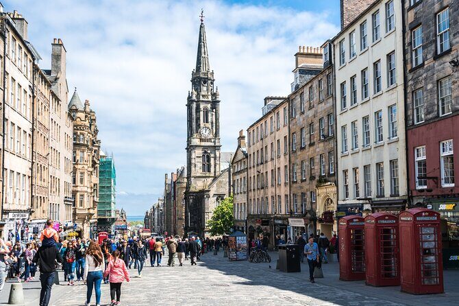 Edinburgh Castle & Old Town Small Group Guided Tour - Starting at David Hume Statue and getting your bearings fast