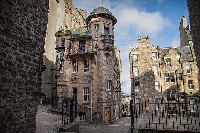 Edinburgh Castle & Royal Mile Walking Tour - Ticket Included - Inside Edinburgh Castle: guided orientation, then your own pace
