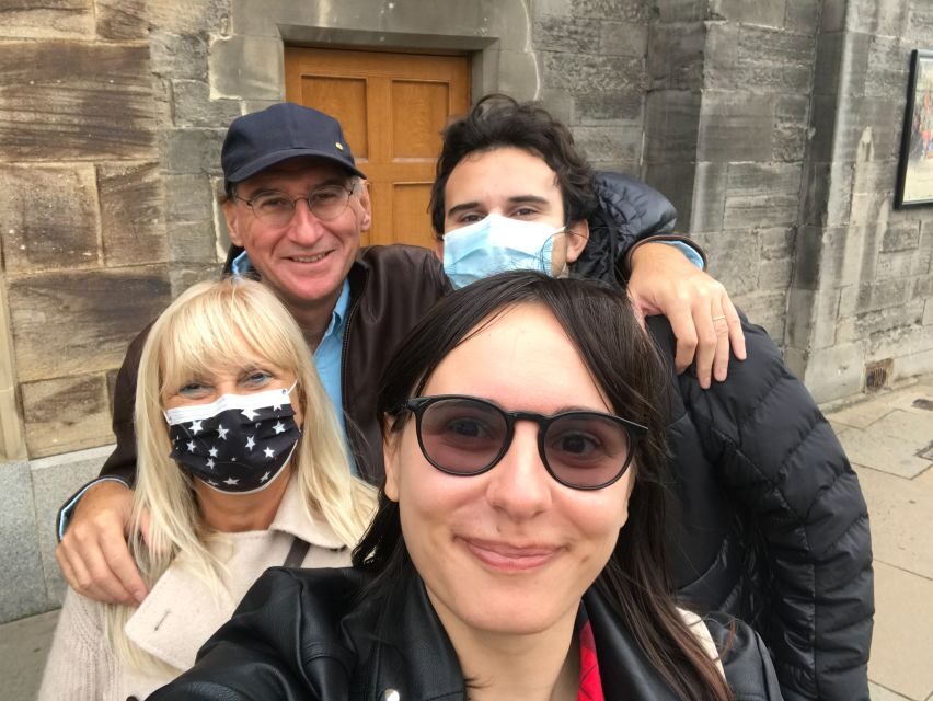 Edinburgh: Child-Friendly Tour with a Local Friend - Walking tour format: what you should expect in practice