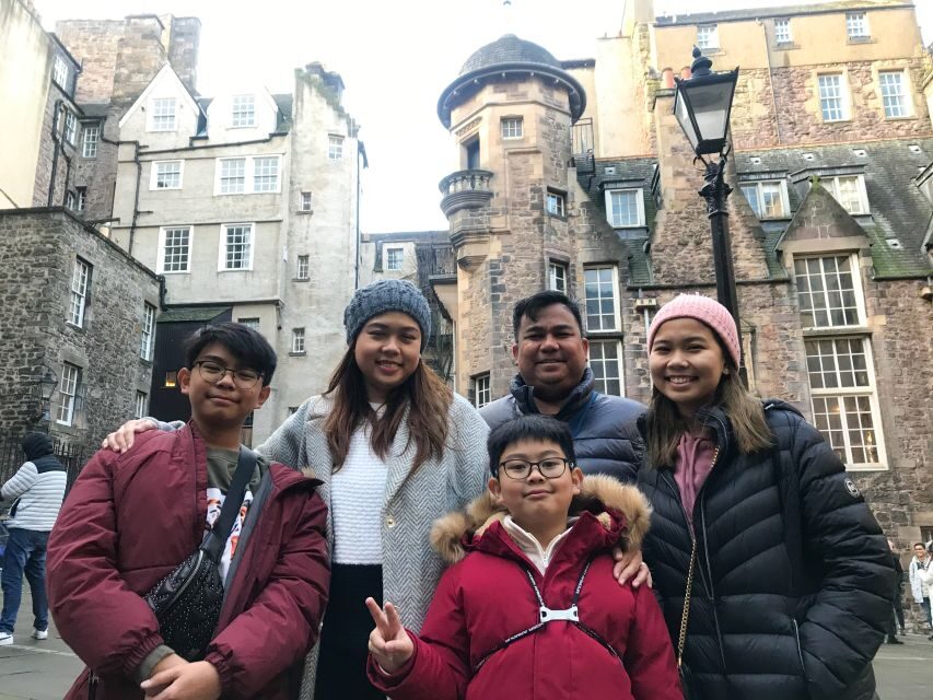 Edinburgh: Child-Friendly Tour with a Local Friend - Breaking down the experience: parks, neighborhoods, and story stops