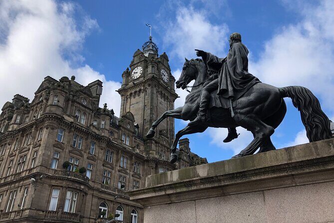 Edinburgh City 4 Hour Private Guided Taxi Tour - Holyrood Palace and Edinburgh Castle: budgeting admissions that change the day