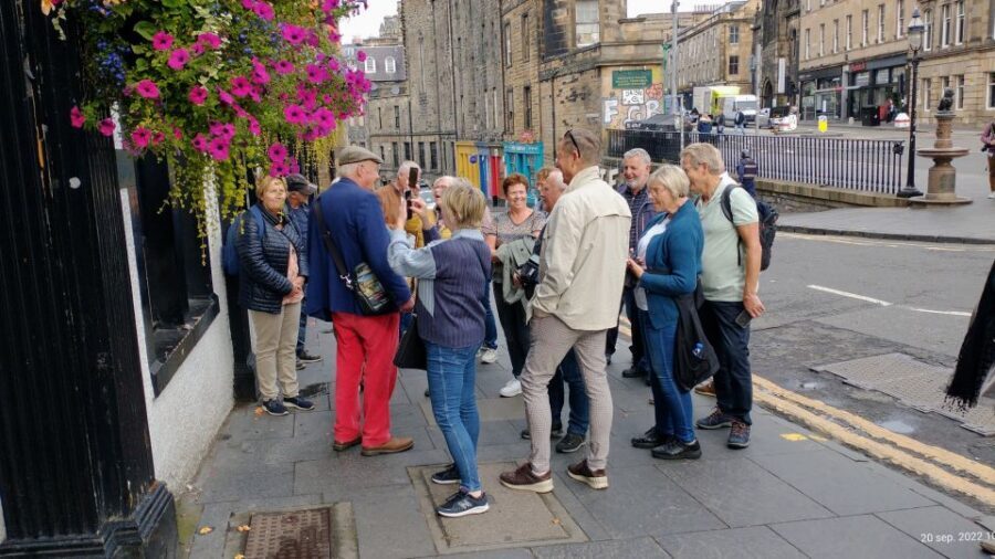 Edinburgh: City Highlights Private Guided Walking Tour - Why This Walking Tour Works: Old Town Meets New Town