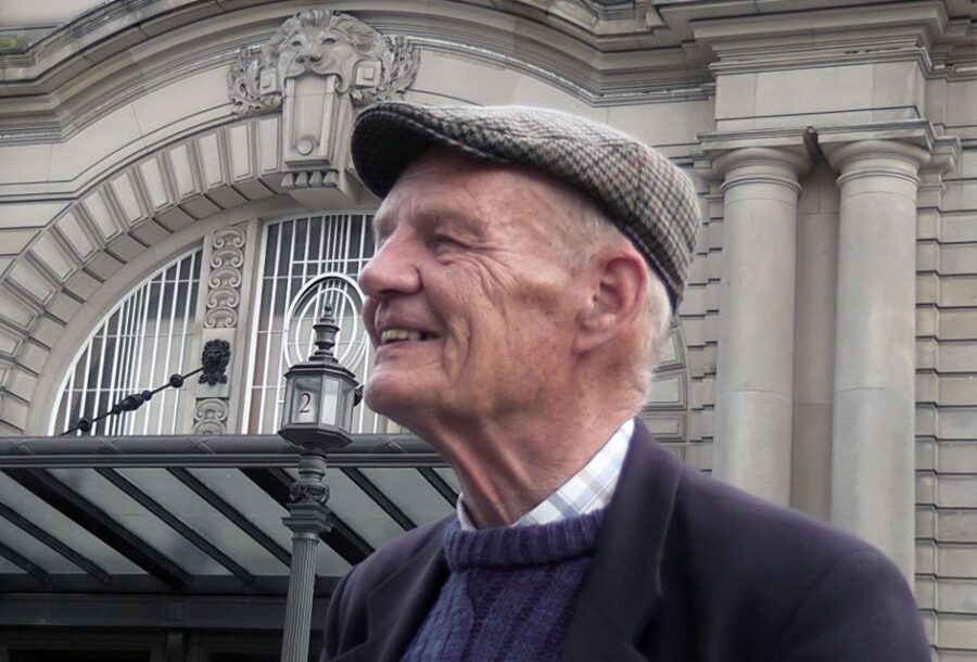 Edinburgh: City Highlights Private Guided Walking Tour - Grassmarket: The Area You Understand After You Walk It