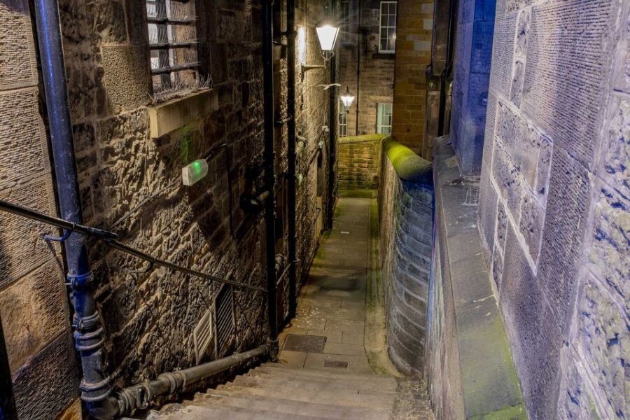 Edinburgh: Dark Secrets of the Old Town Ghost Walking Tour - Getting the most out of it: what to wear and how to pace yourself