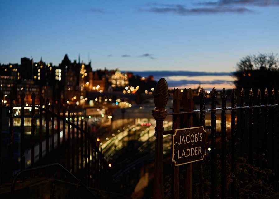 Edinburgh: Dark Secrets of the Old Town Ghost Walking Tour - Guides make or break it: the storytelling you’ll feel from stop to stop
