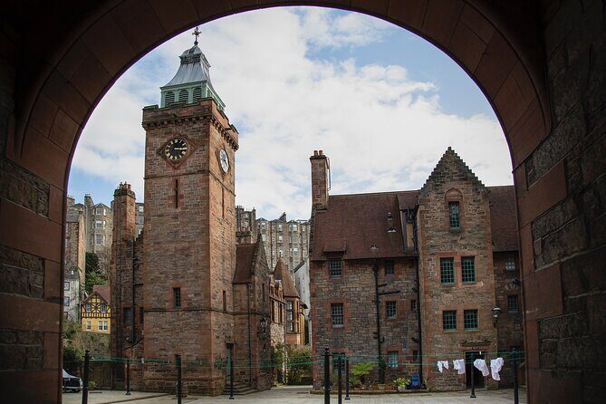 Edinburgh: Dean Village & New Town Walking Tour - Castle Street and Princes Street Gardens: castle views with meaning