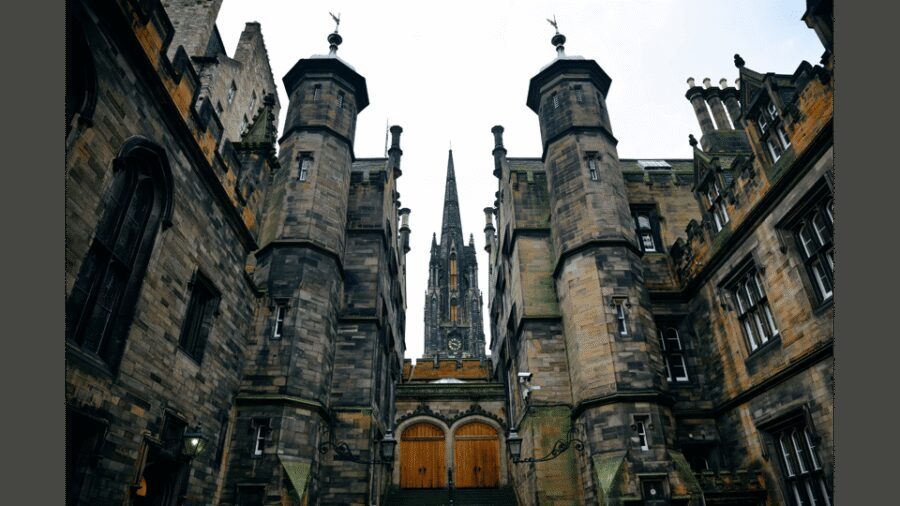 Edinburgh: Discover Edinburgh's Old Town Walking Tour - Price and Value: Why $20 Can Make Sense