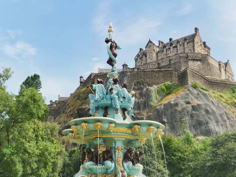 Edinburgh: Edinburgh Castle Guided History Tour with Tickets - Royal spaces, feasts, and power centers: Great Hall, Crown Square, and more
