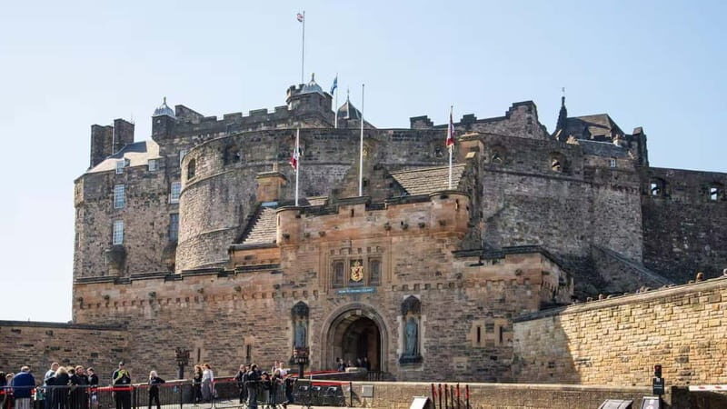 Edinburgh: Edinburgh Castle Guided History Tour with Tickets - What about the museums? Use your ticket after the guided portion