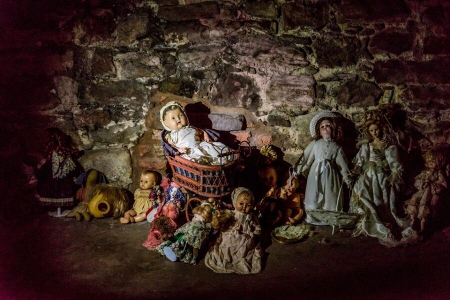 Edinburgh: Evening Underground Ghost Tour - Weird noises, unexplained smells, and how to handle the spooky bits