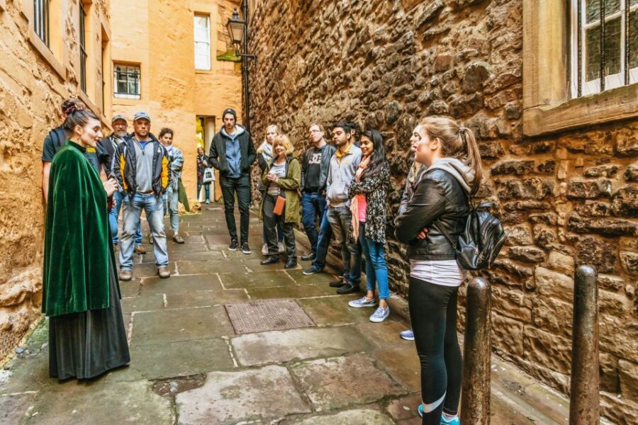 Edinburgh: Evening Underground Ghost Tour - Timing, pace, and what to wear for vault stairs