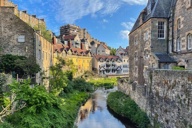 Edinburgh Experience By Car - Old Town on foot for 30 minutes: medieval streets and quick wins