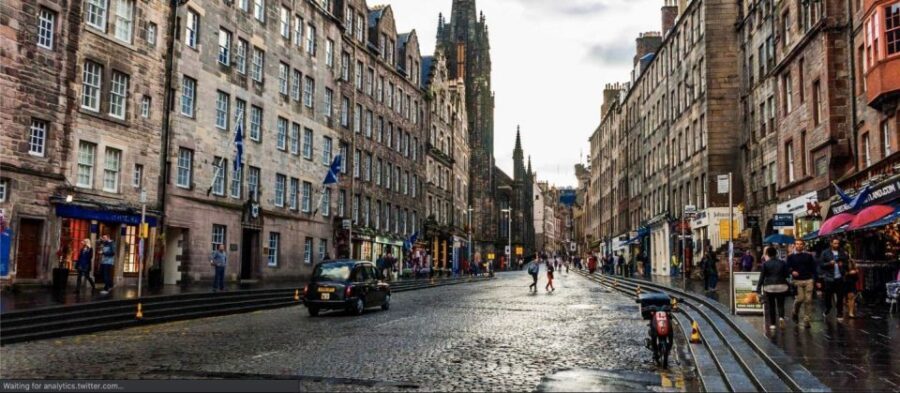 Edinburgh: Extreme Paranormal Underground Ghost Tour - The late-night walk: old wynds, haunted cemetery vibes
