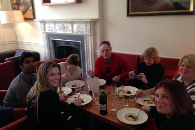 Edinburgh Food & Drink Tour with EatWalk Tours - Meeting at 26 St Giles’ St, then walking without chaos