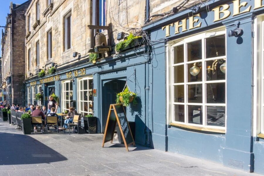 Edinburgh Food Tasting Tour with a Local - How the walking intro turns into better restaurant choices later